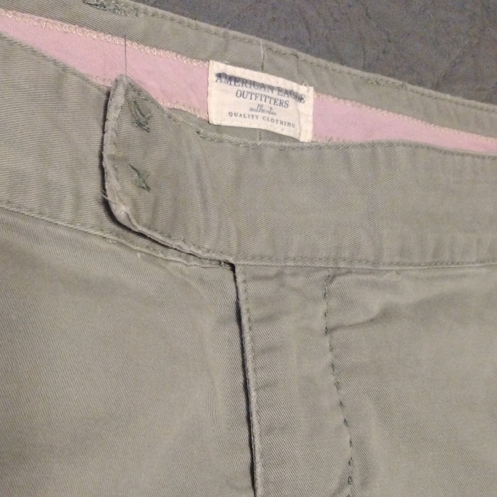 American Eagle Outfitters Women's Light Gray Shorts With Pink Inside Lining​ - Picture 5 of 10